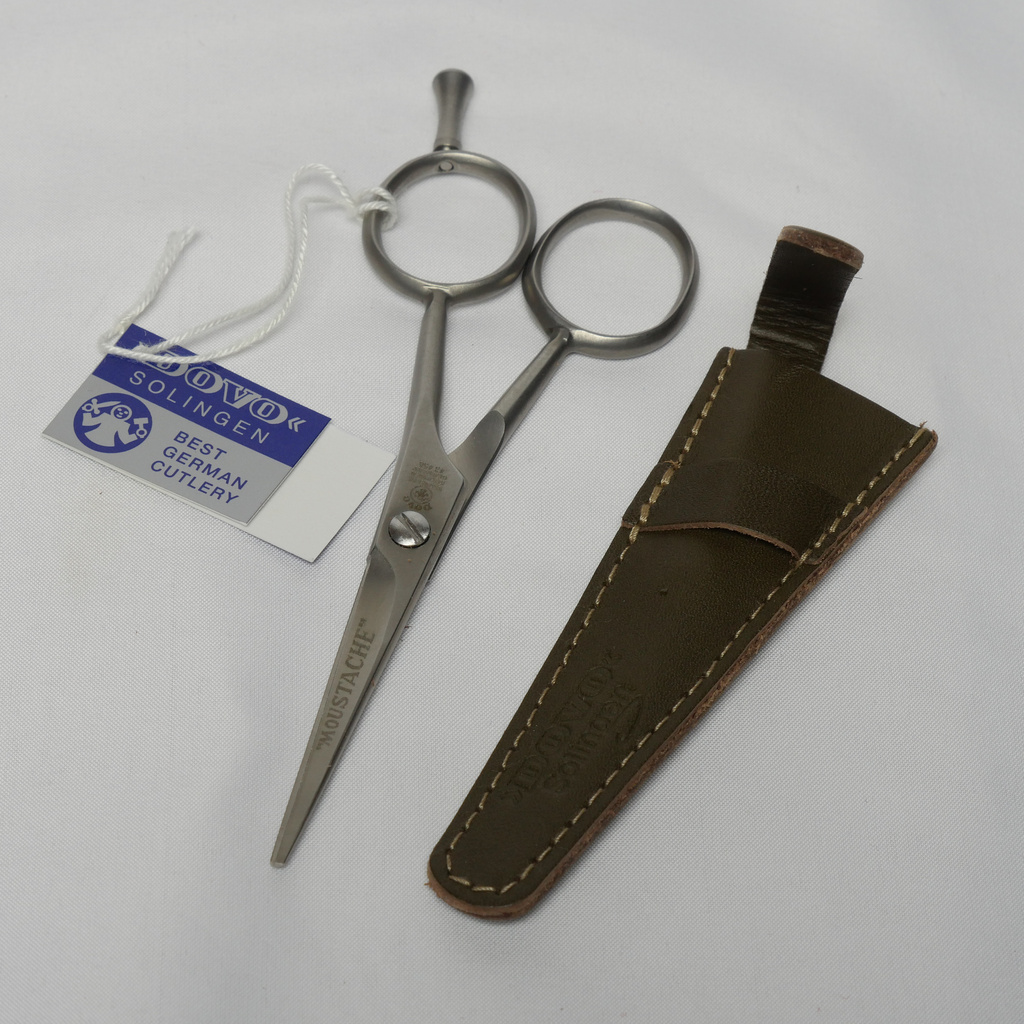 Bartschere mit Lederetui